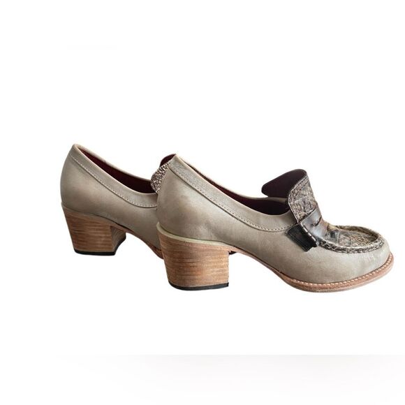 FREEBIRD by STEVEN 'Chevelle' Tan/Gray Snake Print Leather Block Heel Loafers - Picture 5 of 10